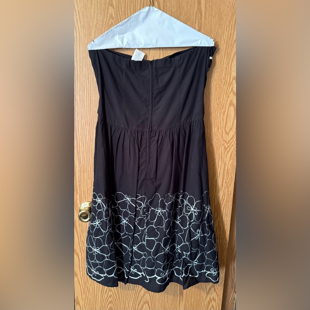 Elegant Black Floral Dress - Picture 3 of 5